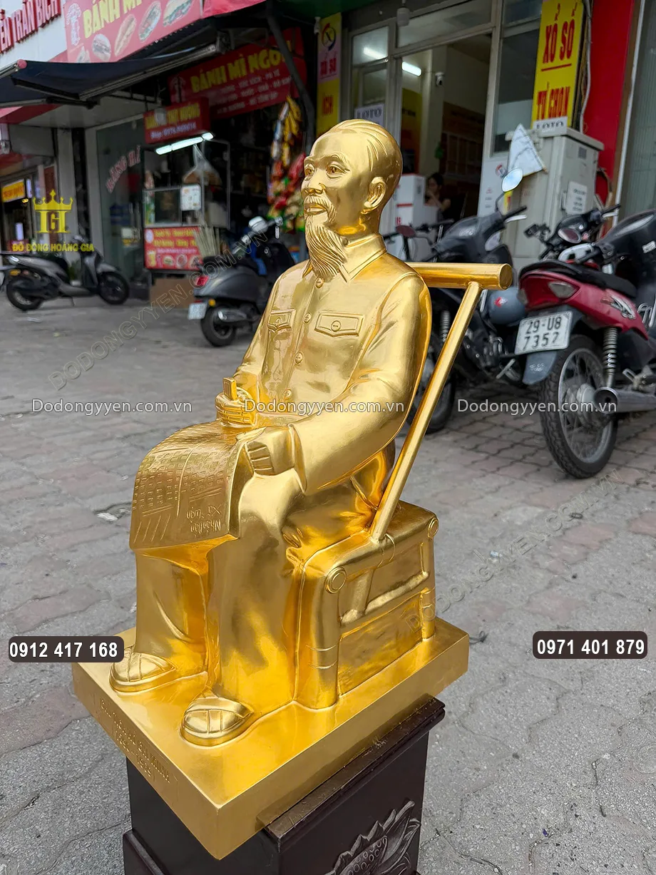 Gia chủ n&ecirc;n đặt vật phẩm tr&ecirc;n một đ&ocirc;n gỗ cao